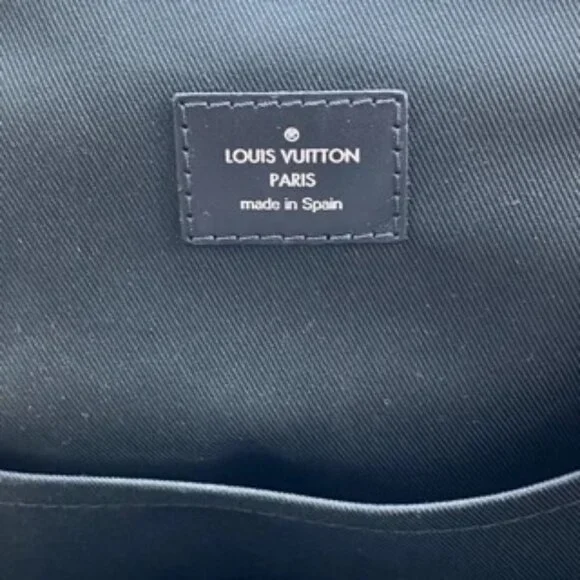 Authentic Louis Vuitton Avenue Damier Graphite Sling Bag - Picture 3 of 8